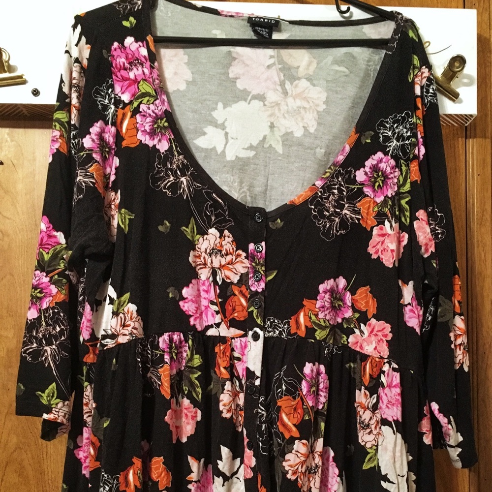 Torrid Black floral babydoll tunic 2x